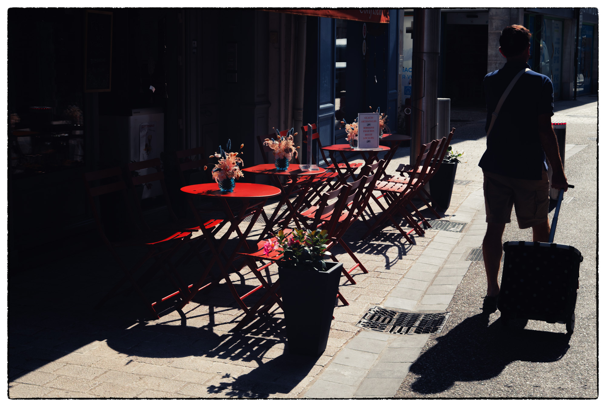 tables et chaises rouges 1 1