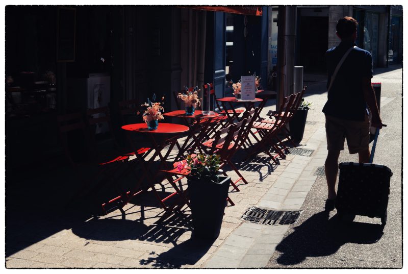 tables et chaises rouges 1 1